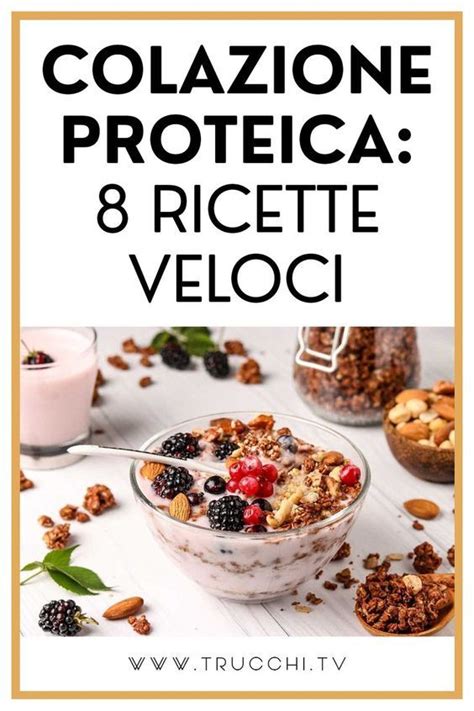 Illustrazione colorata di vari ingredienti per colazioni vegane proteiche: frutta fresca, semi, avena, bevande vegetali.