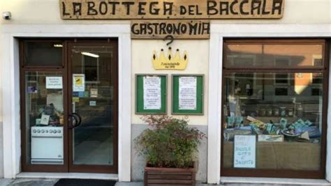Vista esterna della Bottega del Baccalà a Verona con insegna storica
