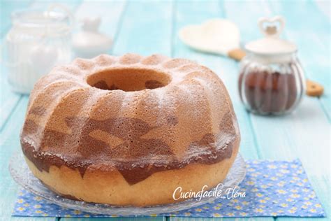 ciambella variegata giorno e notte in uno stampo da ciambella