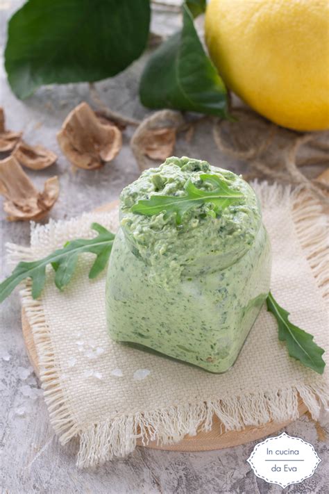 Ingredienti per il pesto di rucola e noci