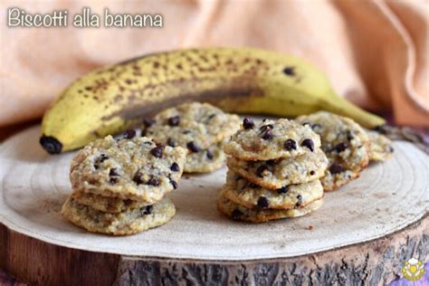 Banana matura e farina integrale per la preparazione dei biscotti
