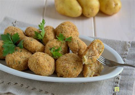 Ingredienti base per le polpette di tonno e patate