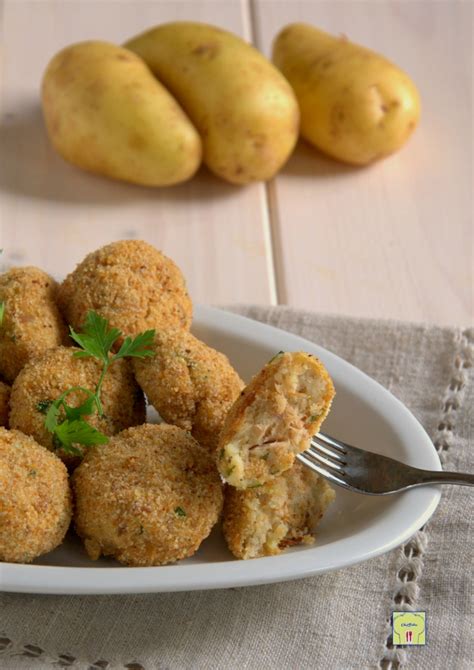 Polpette di tonno e patate fritte dorate