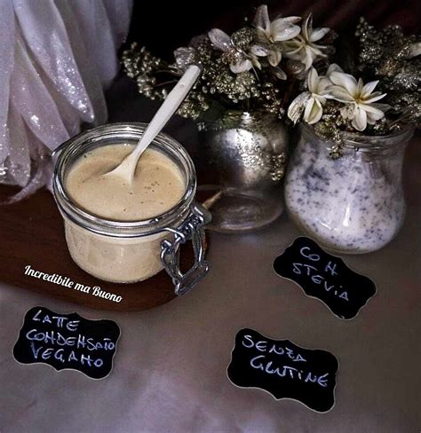 Infografica con gli ingredienti principali per il latte condensato vegano: latte di soia, zucchero a velo, amido di mais, olio di cocco, vaniglia.