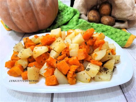 Teglia con zucca e patate pronte per essere infornate
