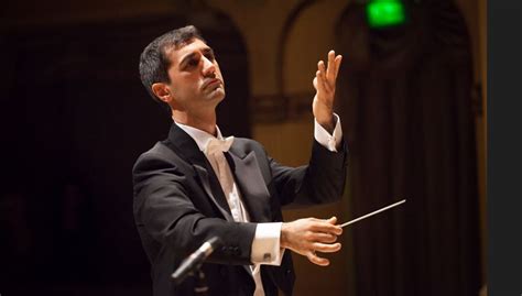 Ritratto di Andrea Vitello in abiti da direttore d'orchestra