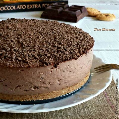 Immagine di una torta fredda al cioccolato e castagne