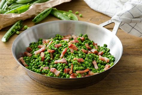 padella con piselli e pancetta