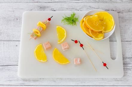 Spiedini di salmone con arancia e finocchietto