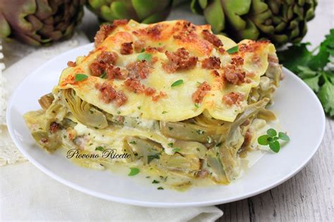 Ingredienti principali per le lasagne: carciofi, salsiccia, scamorza