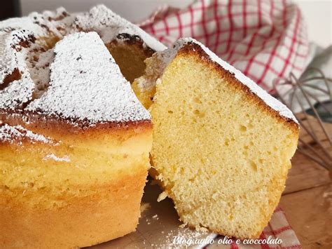 foto di un ciambellone semplice e soffice