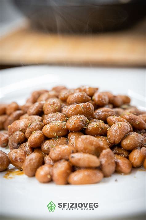 Padella con fagioli, aglio e conserva di pomodoro