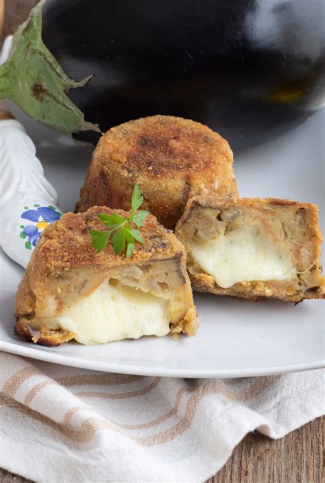 tortini di melanzane pronti per essere infornati