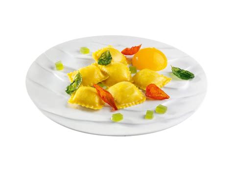 impiattamento finale degli scrigni agli scampi con tutti gli elementi disposti artisticamente