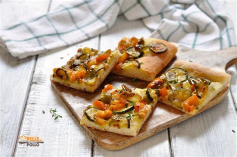 pizza integrale con verdure miste e mozzarella filante