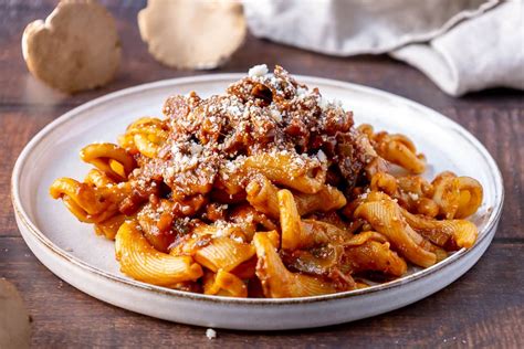 Ingredienti per il ragù di funghi