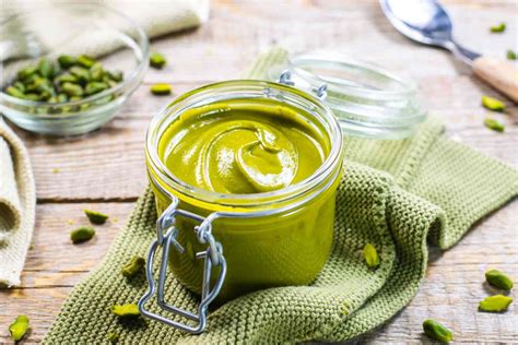 vasetti di crema al pistacchio pronti