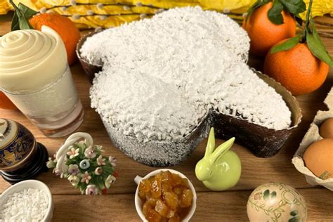 Materie prime per la colomba: lievito madre, farine tecniche, burro di alta qualità, canditi, uova, zucchero.