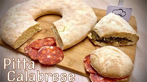Immagine di una pitta calabrese farcita con morzello