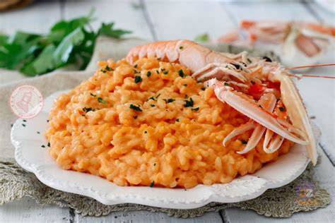 Ingredienti freschi per risotto alla crema di scampi