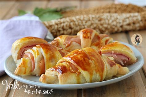 Ingredienti base per l'impasto dei cornetti salati