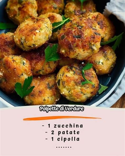 Impasto di patate con prezzemolo tritato e formaggio grattugiato in una ciotola