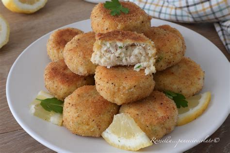 Polpette di patate in fase di panatura nel panko