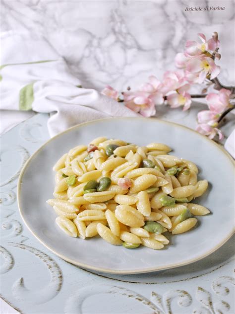 Immagine di gnocchetti sardi con fave, pancetta e gorgonzola