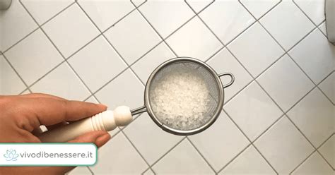 Illustrazione che mostra come usare il sale per controllare le fiammate sulla griglia