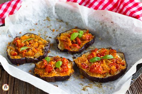 Melanzane al forno con pomodorini freschi