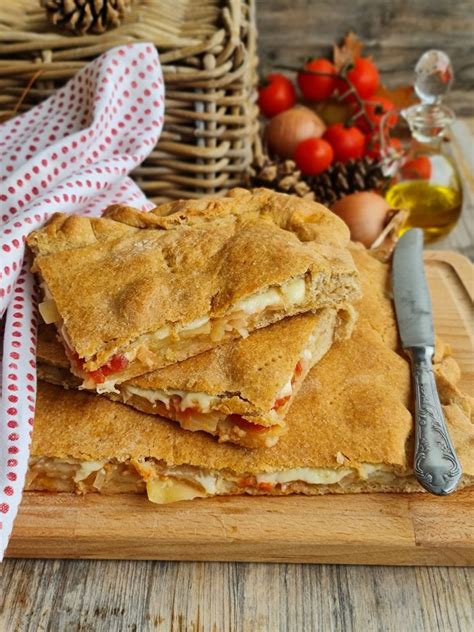 Scacciata di cavolfiore e patate pronta da gustare