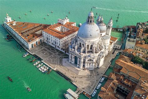 Basilica di Santa Maria della Salute affacciata sul Canal Grande