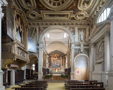 Interno della Chiesa di San Sebastiano con affreschi