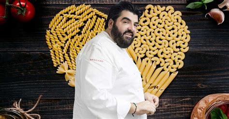 Antonino Cannavacciuolo mentre cucina