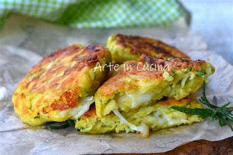 focaccine di zucchine dorate e pronte per essere farcite