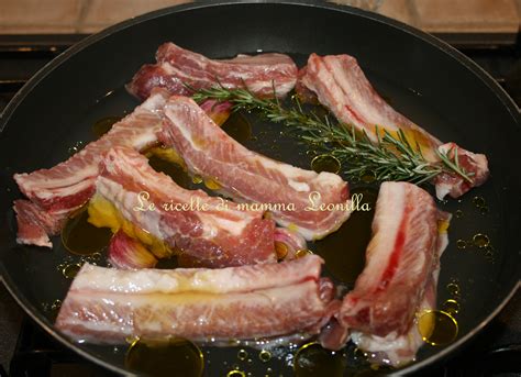 ingredienti principali per la preparazione delle costine di maiale con carciofi