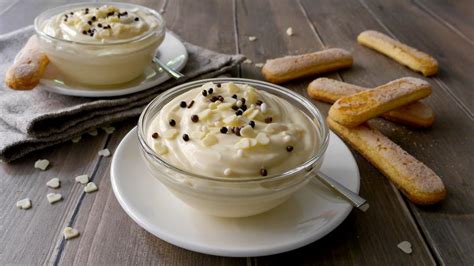 Preparazione della crema al mascarpone con il Bimby