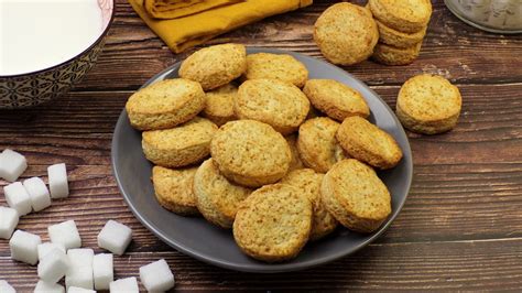 Biscotti secchi e croccanti con sale di corna di cervo