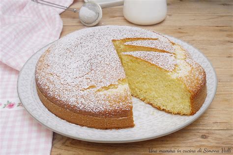 Infografica con i passaggi chiave per preparare la glassa della torta degli angeli.