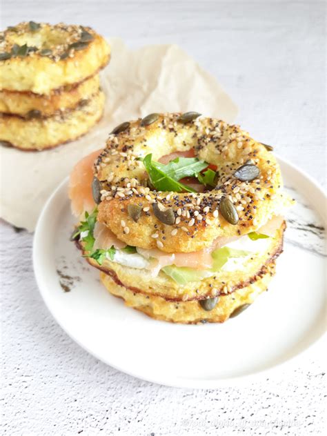 immagine di bagel di cavolfiore ai semi pronti per essere farciti