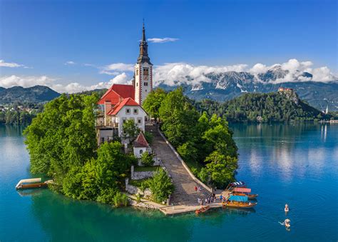 Lago di Bled con l'isola e la chiesa