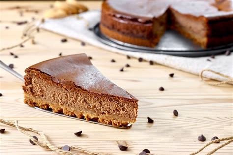 Cheesecake cotta al forno con copertura di cioccolato