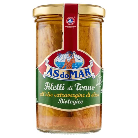 Dettaglio di un filetto di tonno artigianale in vaso di vetro, con evidenti venature e colore vivo.