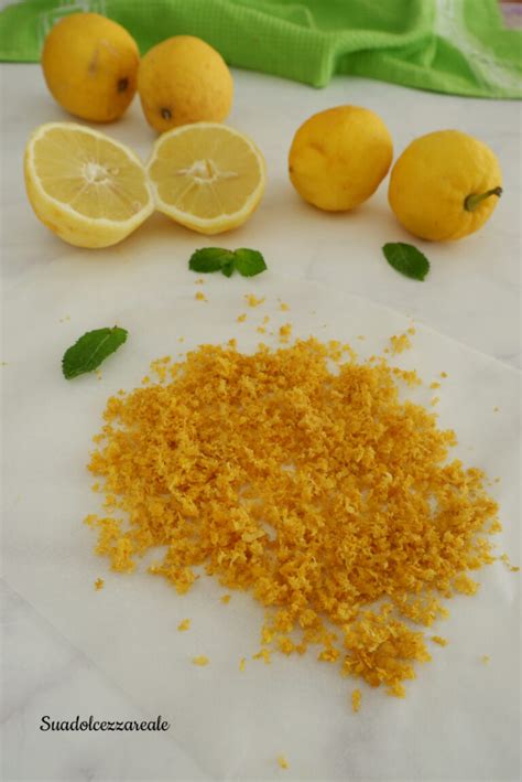bucce di limone caramellate in uno sciroppo denso