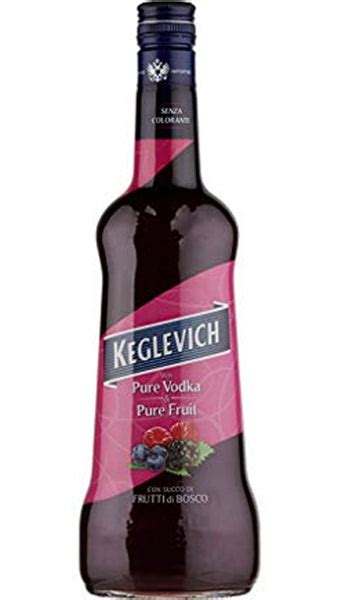 bottiglia di Vodka Keglevich Frutti di Bosco con frutti di bosco sullo sfondo