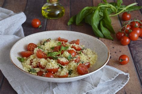 Immagine del cous cous condito con pomodorini, mandorle e prezzemolo