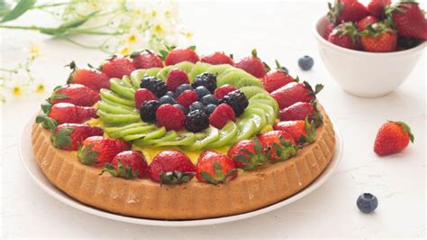 frutta fresca e ingredienti base per torta di mele