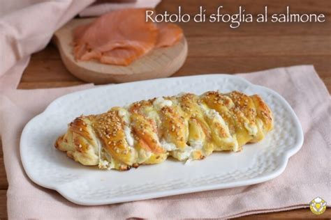 Treccia rustica di pasta sfoglia ripiena di salmone affumicato e formaggio.