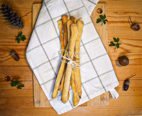 foto dei vari passaggi per la preparazione dell'impasto dei grissini