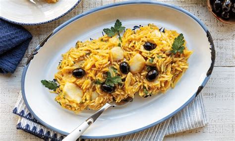 Piatto pronto di Bacalhau à Brás con patatine fritte, cipolle e uova